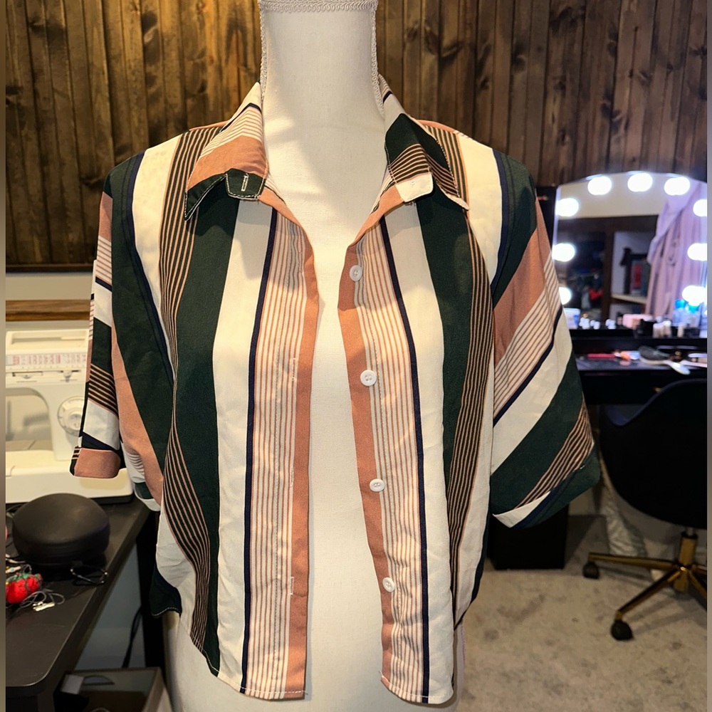 Cute striped top!